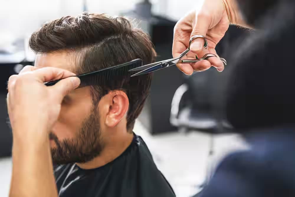 Große Auswahl an Einrichtung für Friseursalon mit Fachberatung