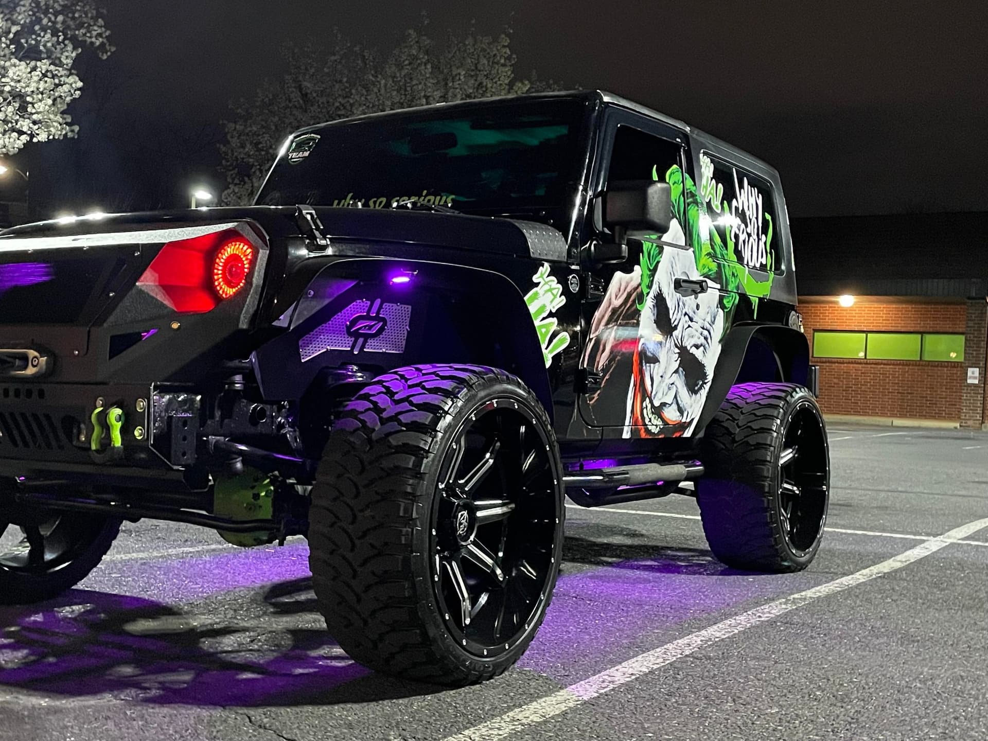 Anime Car Wrap für Dodge Challenger – Ihre individuelle Autofolierung wartet!