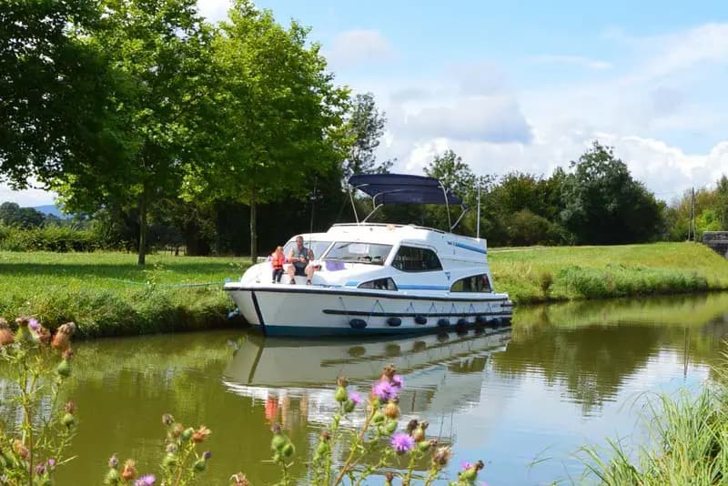 Mit Boot Mieten die Welt vom Wasser aus entdecken