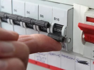 Wichtige Aspekte der UVV Prüfung im Rahmen der DGUV V3 Prüfung, die Sie kennen sollten