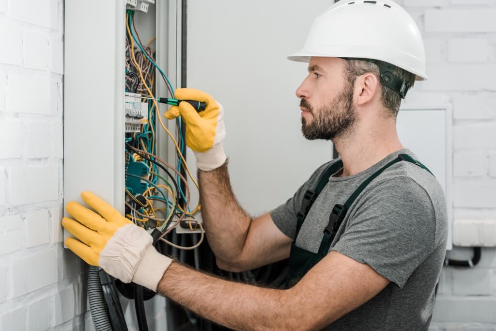 VDE Prüfung gemäß DGUV Vorschrift 3 – Ihre Verantwortung als Unternehmer