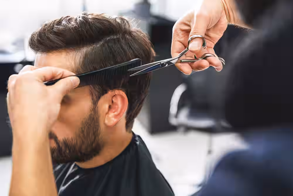 Große Auswahl an Einrichtung für Friseursalon mit Fachberatung