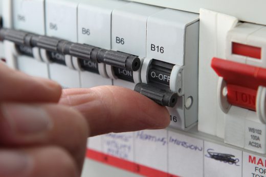 Wichtige Aspekte der UVV Prüfung im Rahmen der DGUV V3 Prüfung, die Sie kennen sollten