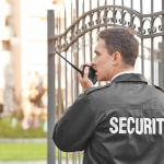 Wie Sicherheitsdienst Ihr Zuhause Vor Einbrüchen Schützen Kann