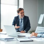 Headhunter Schweiz führt ein professionelles Gespräch in einem modernen Büro.